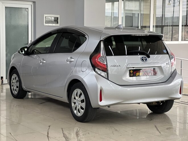 Toyota Aqua-6