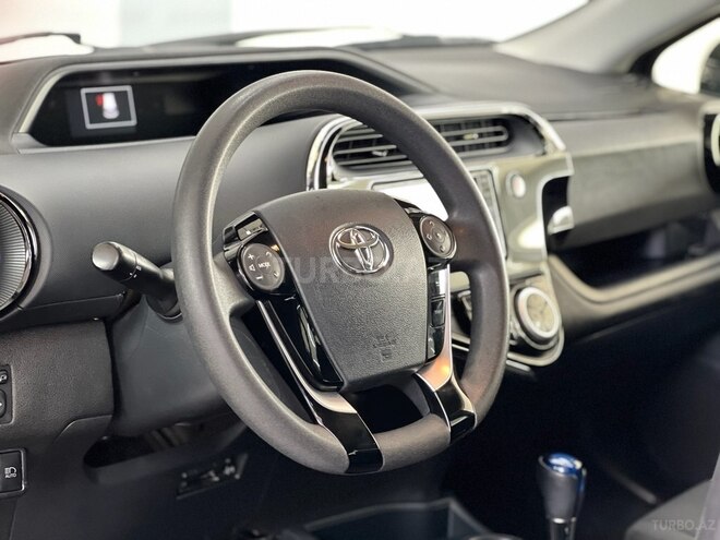 Toyota Aqua-9