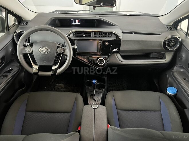 Toyota Aqua-13