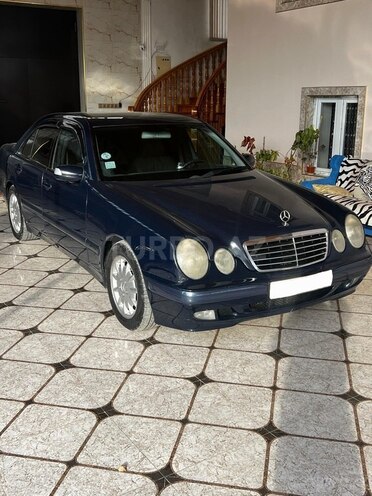 Mercedes E 220 d 2001, 318,000 km - 2.2 l - Bakı