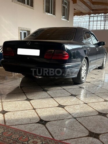 Mercedes E 220 d 2001, 318,000 km - 2.2 l - Bakı