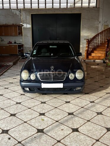 Mercedes E 220 d 2001, 318,000 km - 2.2 l - Bakı