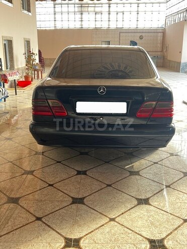 Mercedes E 220 d 2001, 318,000 km - 2.2 l - Bakı