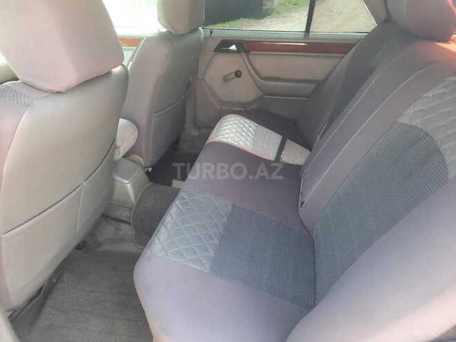 Mercedes E 220 1995, 300,000 km - 2.2 l - Beyləqan