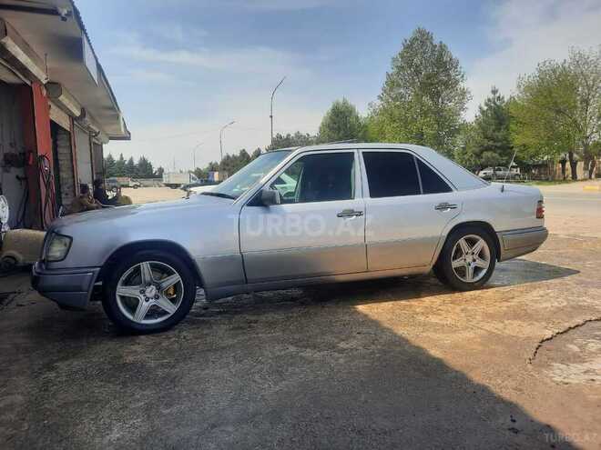 Mercedes E 220 1995, 300,000 km - 2.2 l - Beyləqan