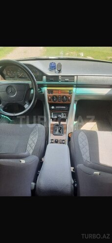 Mercedes E 220 1995, 300,000 km - 2.2 l - Beyləqan