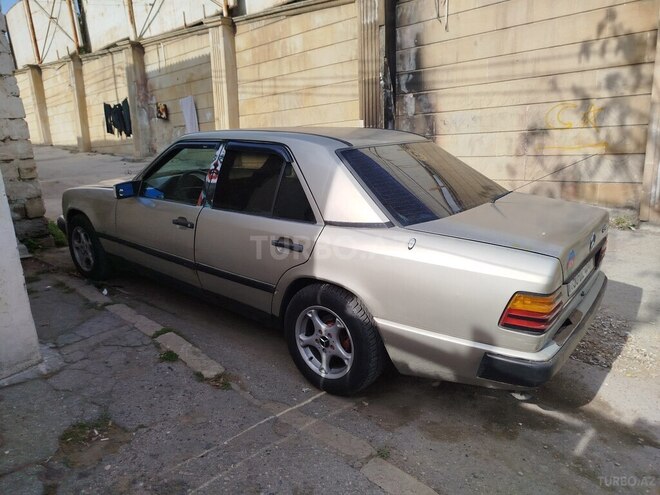 Mercedes E 230 1986, 42,000 km - 2.3 l - Bakı