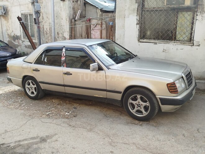 Mercedes E 230 1986, 42,000 km - 2.3 l - Bakı