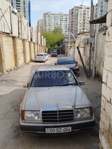 Mercedes E 230 1986, 42,000 km - 2.3 l - Bakı