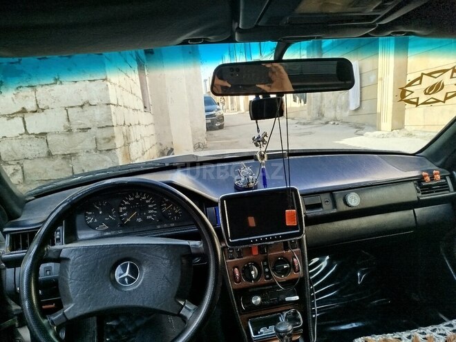 Mercedes E 230 1986, 42,000 km - 2.3 l - Bakı