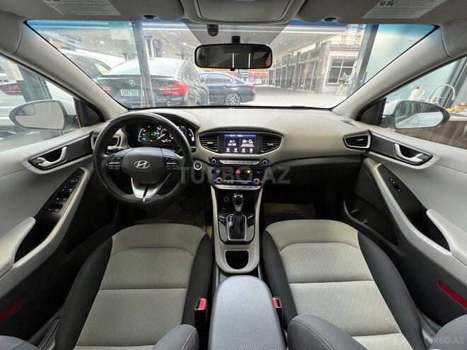 Hyundai IONIQ-12