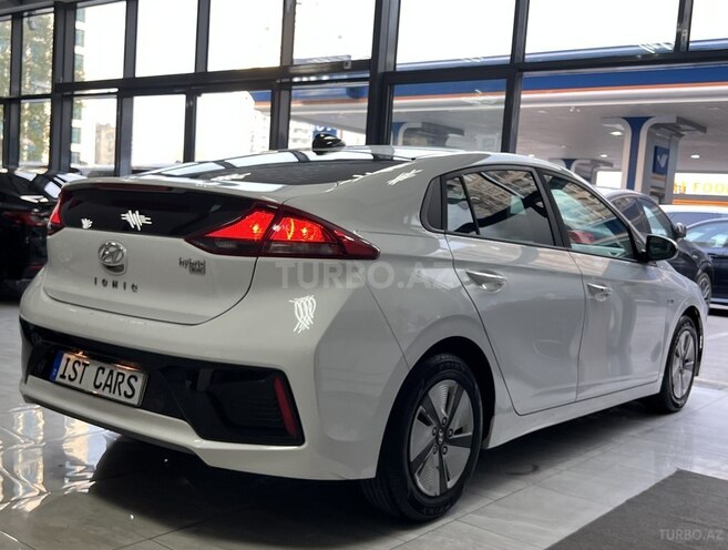 Hyundai IONIQ-8