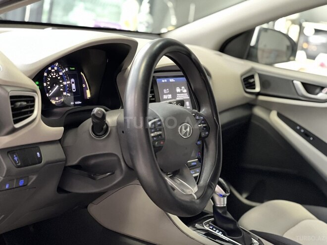 Hyundai IONIQ-14