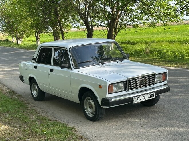 LADA (VAZ) 2107 2007, 95,000 km - 1.6 l - Salyan