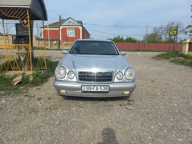 Mercedes E 240 1999, 410,000 km - 2.4 l - Xudat