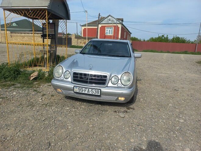 Mercedes E 240 1999, 410,000 km - 2.4 l - Xudat