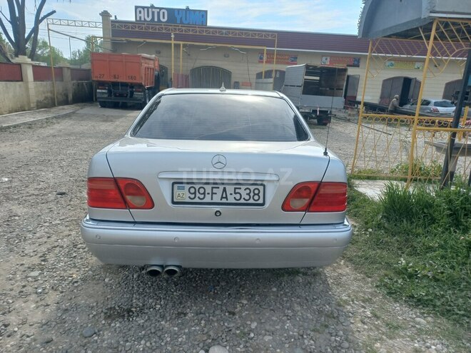 Mercedes E 240 1999, 410,000 km - 2.4 l - Xudat