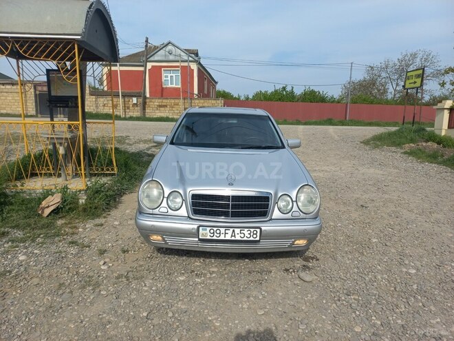 Mercedes E 240 1999, 410,000 km - 2.4 l - Xudat