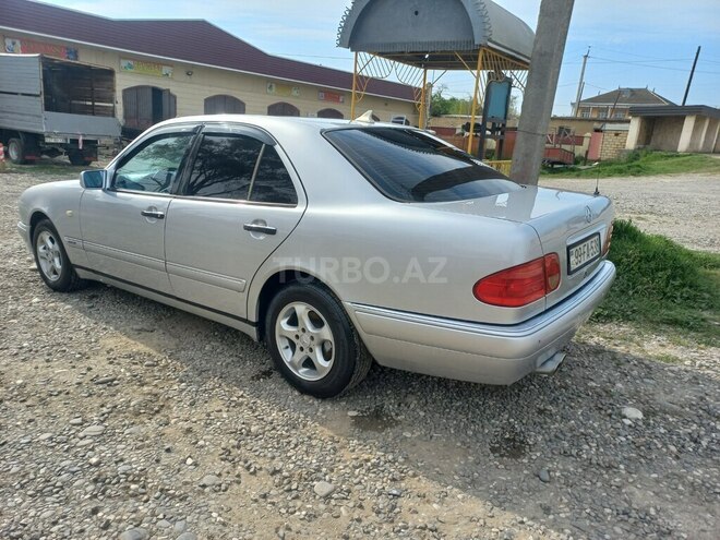 Mercedes E 240 1999, 410,000 km - 2.4 l - Xudat