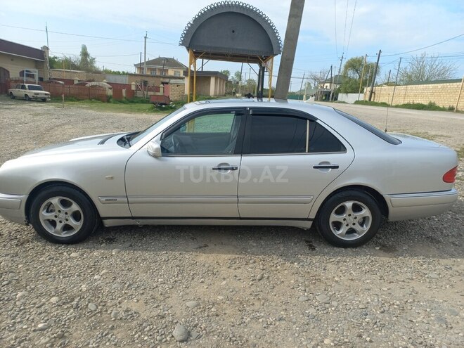 Mercedes E 240 1999, 410,000 km - 2.4 l - Xudat