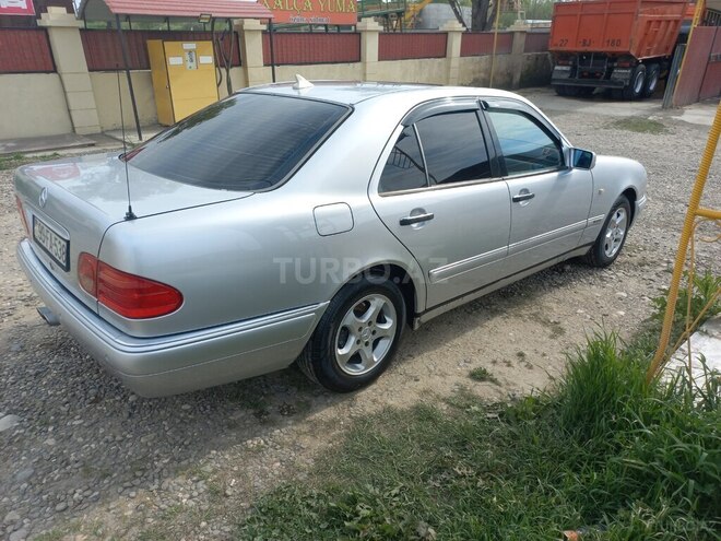 Mercedes E 240 1999, 410,000 km - 2.4 l - Xudat