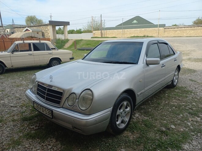 Mercedes E 240 1999, 410,000 km - 2.4 l - Xudat