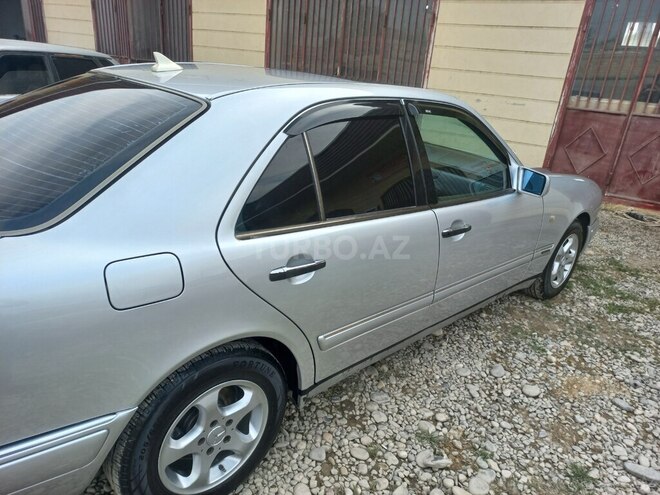 Mercedes E 240 1999, 410,000 km - 2.4 l - Xudat