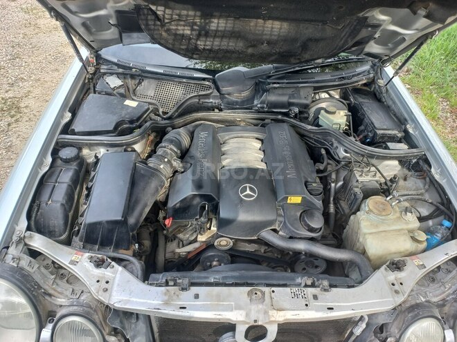 Mercedes E 240 1999, 410,000 km - 2.4 l - Xudat