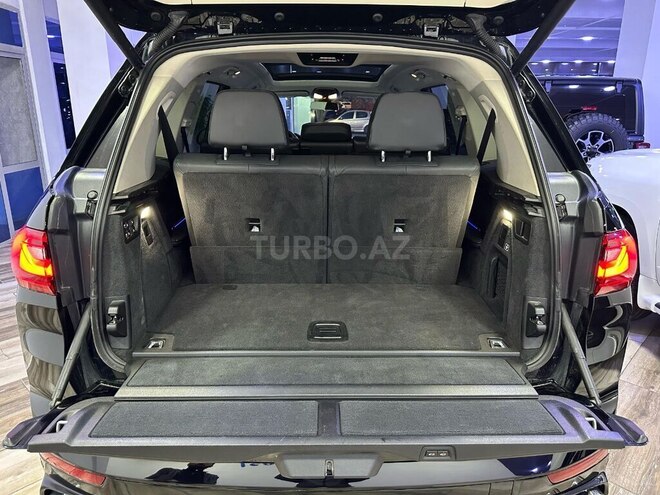 BMW X7-12