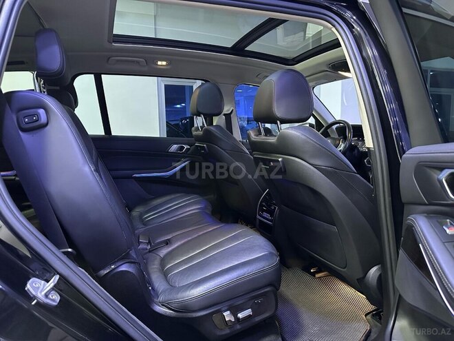 BMW X7-10