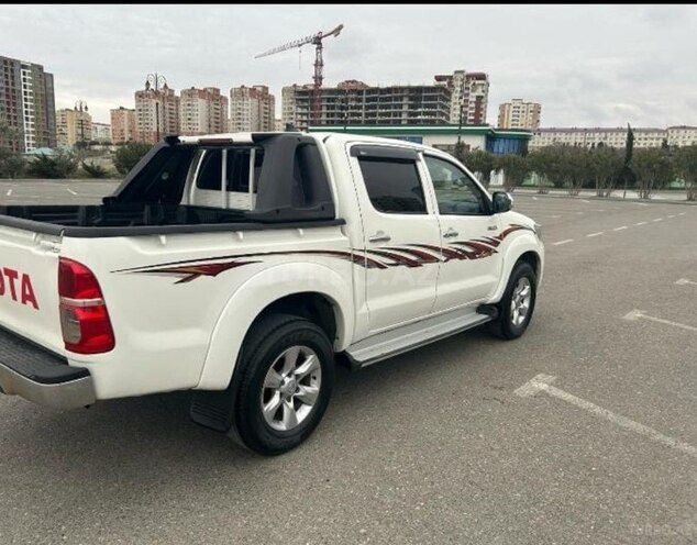 Toyota Hilux 2012, 215,000 km - 2.5 l - Bakı