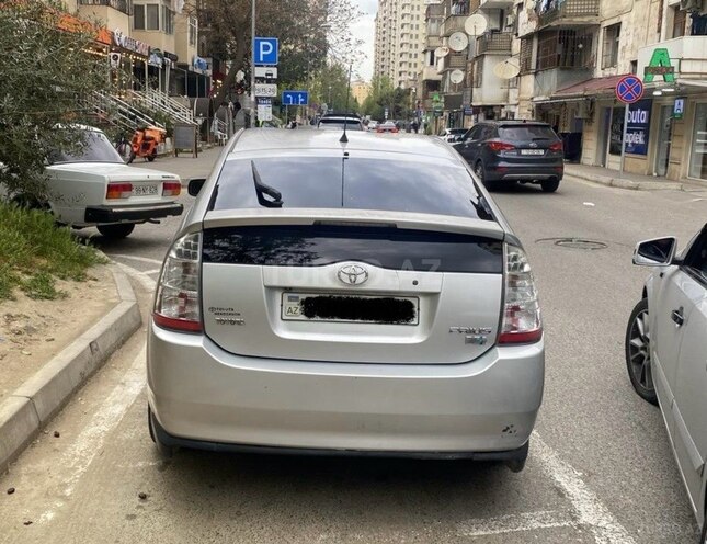Toyota Prius-5