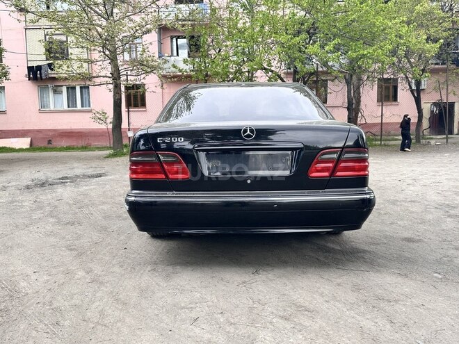 Mercedes E 200 2001, 491,000 km - 2.0 л - Qazax