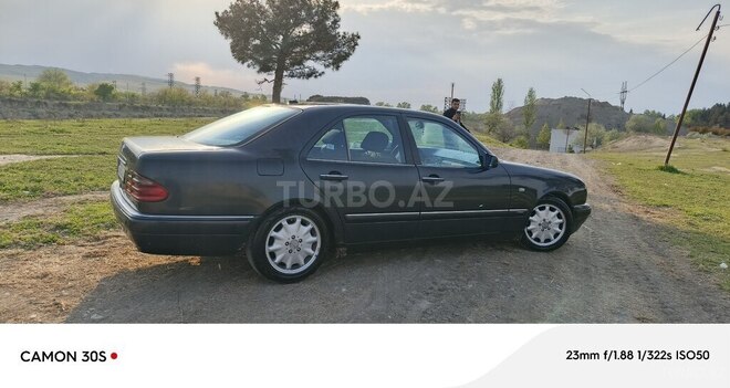 Mercedes E 280 1998, 424,417 km - 2.8 l - Yevlax