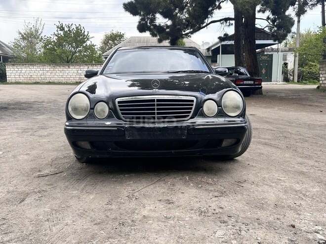 Mercedes E 200 2001, 491,000 km - 2.0 л - Qazax