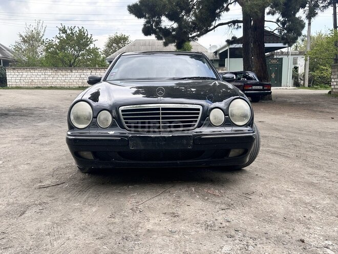 Mercedes E 200 2001, 491,000 km - 2.0 л - Qazax
