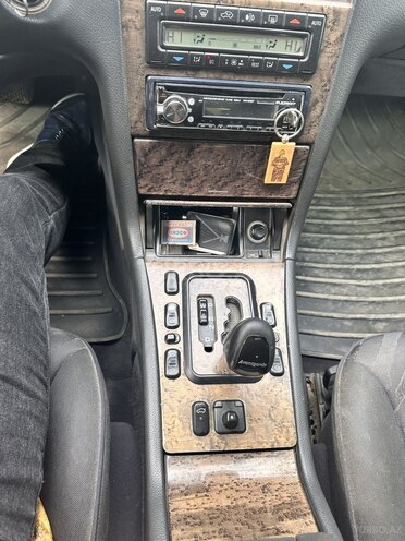Mercedes E 200 2001, 491,000 km - 2.0 л - Qazax