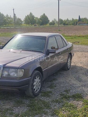 Mercedes E 250 1991, 435,000 km - 2.5 l - Füzuli