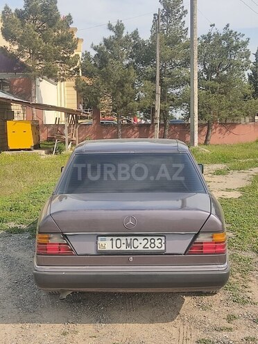 Mercedes E 250 1991, 435,000 km - 2.5 l - Füzuli