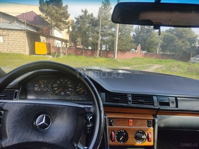 Mercedes E 250 1991, 435,000 km - 2.5 l - Füzuli
