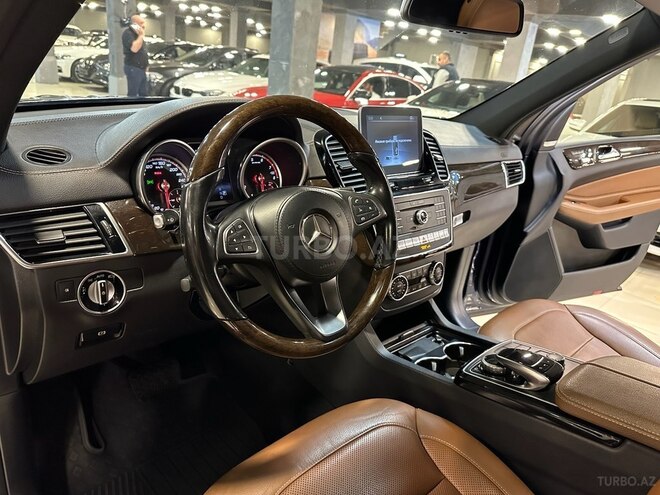 Mercedes GLS 450 4MATIC-11