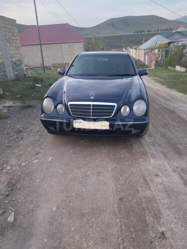 Mercedes E 220 d 2000, 453,000 km - 2.2 л - Göygöl