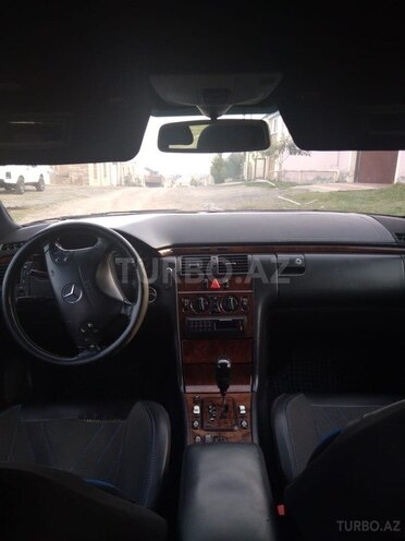 Mercedes E 220 d 2000, 453,000 km - 2.2 л - Göygöl