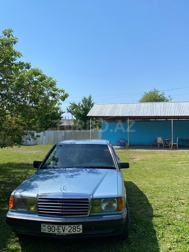 Mercedes 190 1992, 300,000 km - 2.0 l - Zaqatala