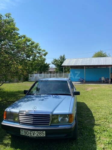 Mercedes 190 1992, 300,000 km - 2.0 l - Zaqatala