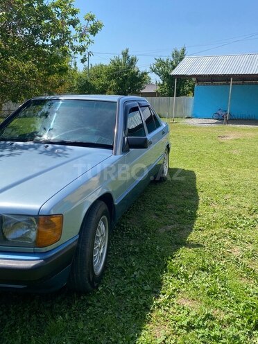Mercedes 190 1992, 300,000 km - 2.0 l - Zaqatala