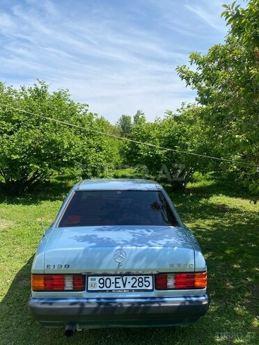 Mercedes 190 1992, 300,000 km - 2.0 l - Zaqatala