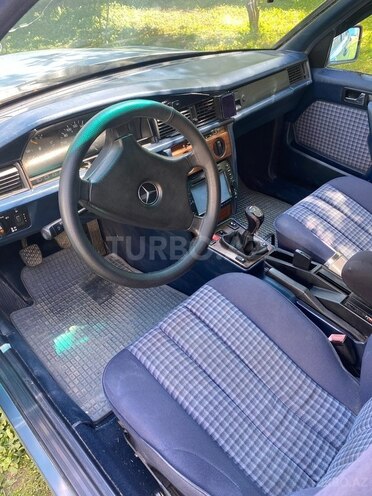 Mercedes 190 1992, 300,000 km - 2.0 l - Zaqatala