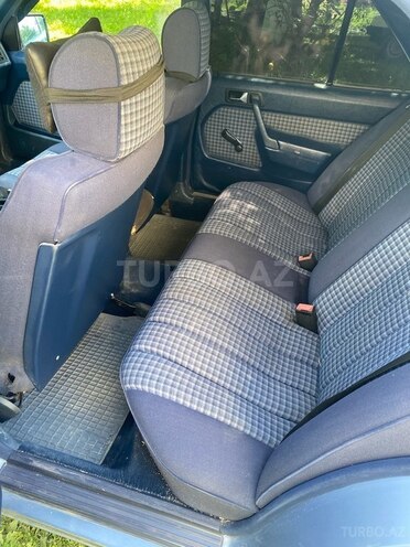 Mercedes 190 1992, 300,000 km - 2.0 l - Zaqatala