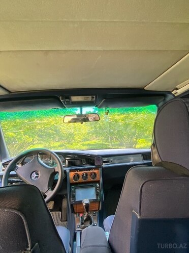 Mercedes 190 1992, 300,000 km - 2.0 l - Zaqatala
